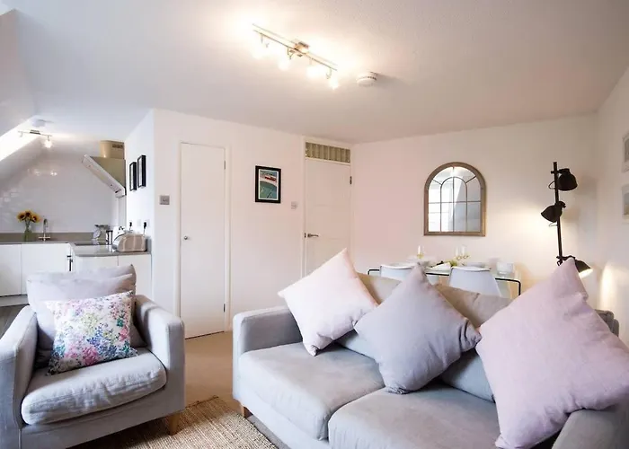 Modern Apartment In The Heart Of Oxford With Secure Underground Parking