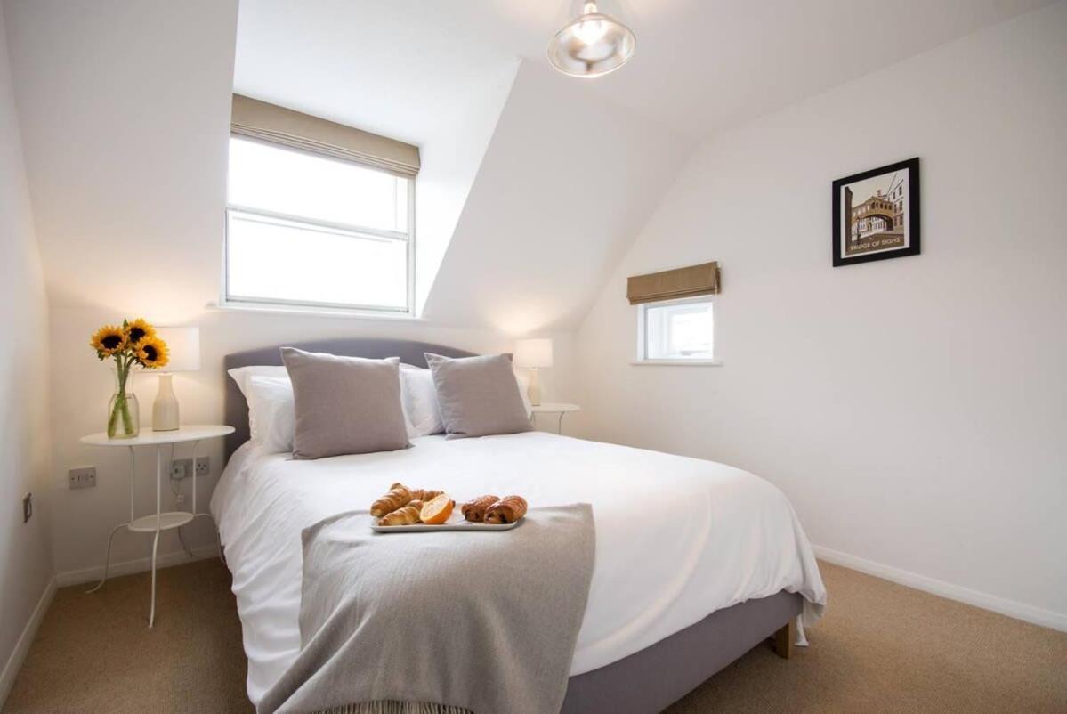 Modern In The Heart Of With Secure Underground Parking Apartment